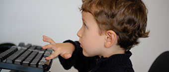 Les enfants accelerent la numerisation du foyer